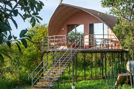 Mid-range Ngorongoro safari lodge near crater view